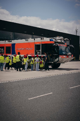 Einsatzfahrzeuge der Flughafenfeuerwehr